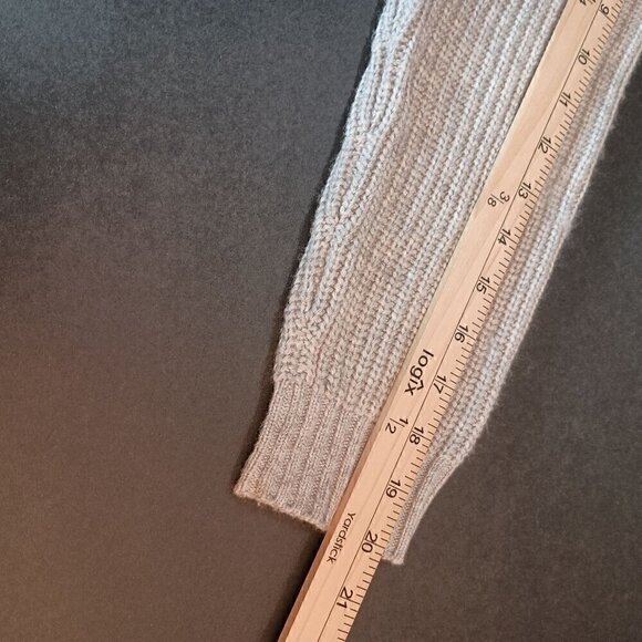 Banana Republic Women's Cable Knit Gray Pullover Crew Neck Sweater - Picture 8 of 8